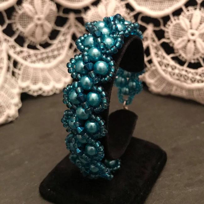 Turquoise pearl bracelet.
