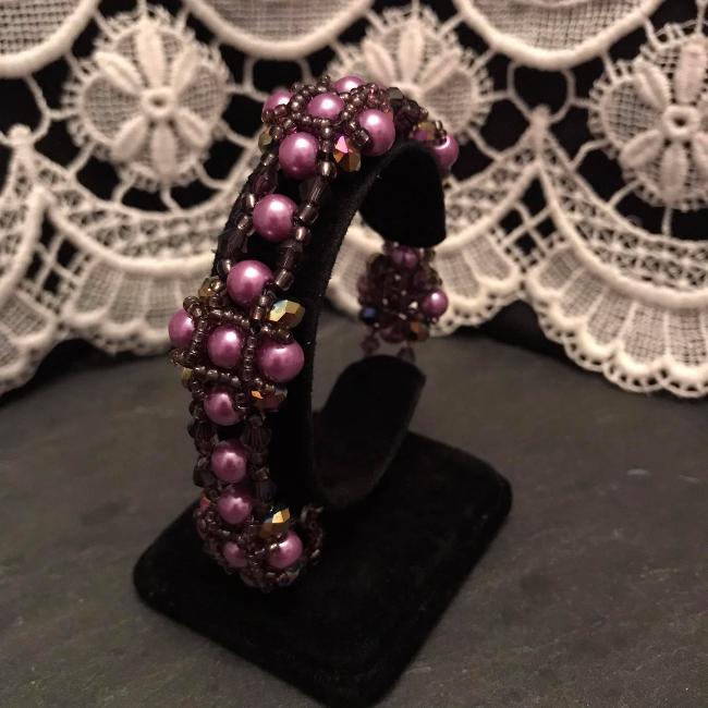 Purple and mauve pearl bracelet.