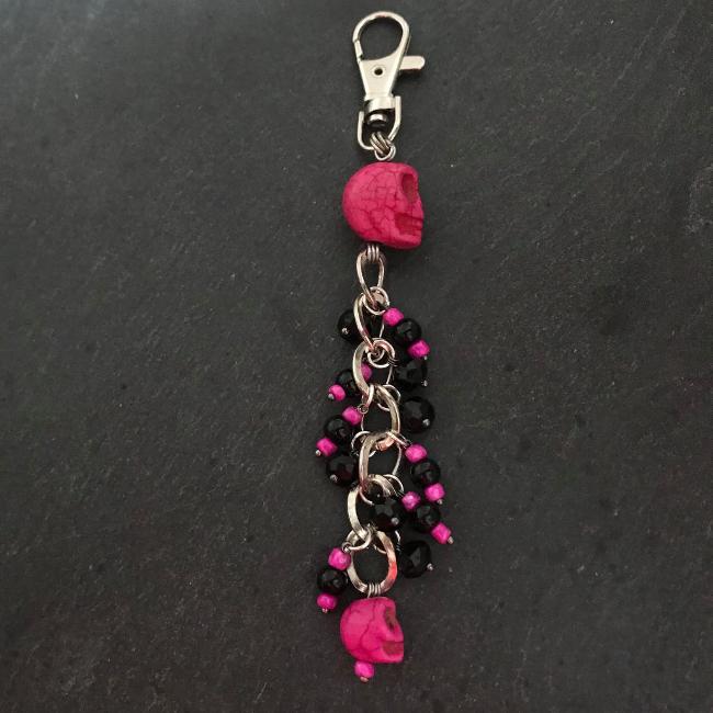 This fun bag charm can clip easily onto your bag, your coat, or anywhere you like. 